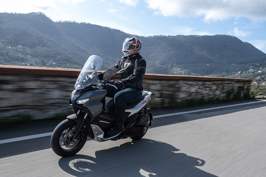 APRILIA SR GT 125 (2022 - on) Review