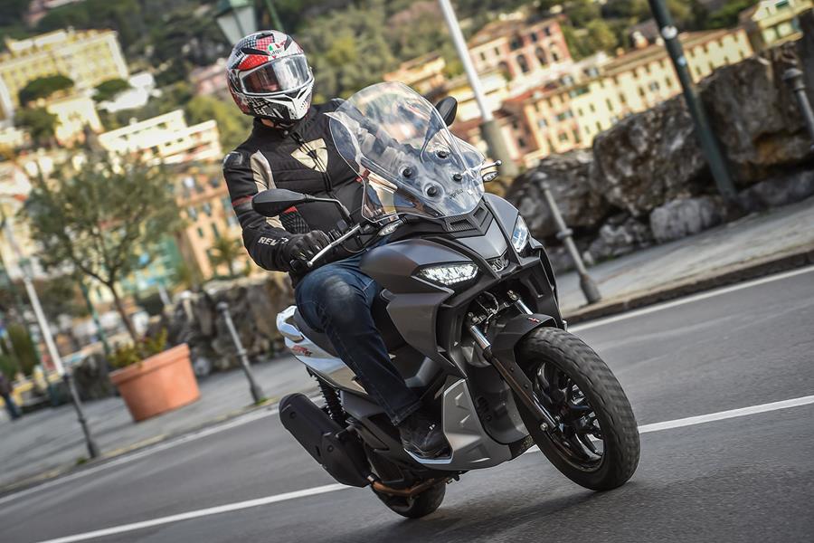 Aprilia SR GT 125 is very agile at slow speeds