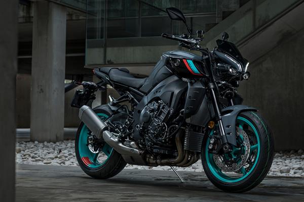 2022 Yamaha MT-10 front quarter