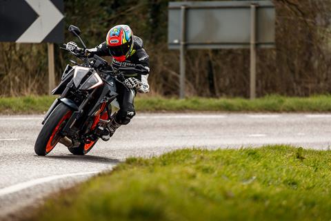 KTM 1290 SUPERDUKE R EVO (2022 on) Review