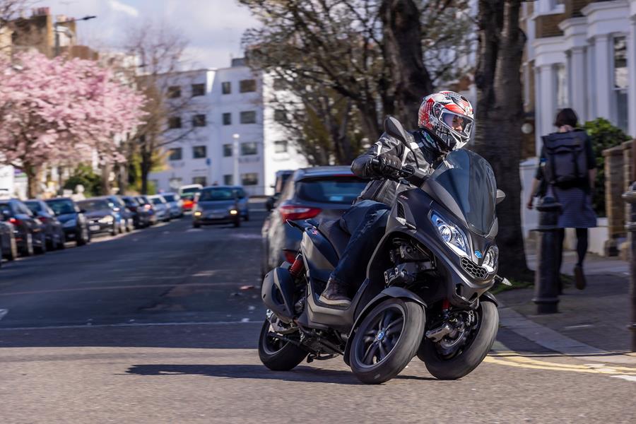 Piaggio MP3 300 Sport turning left on the road