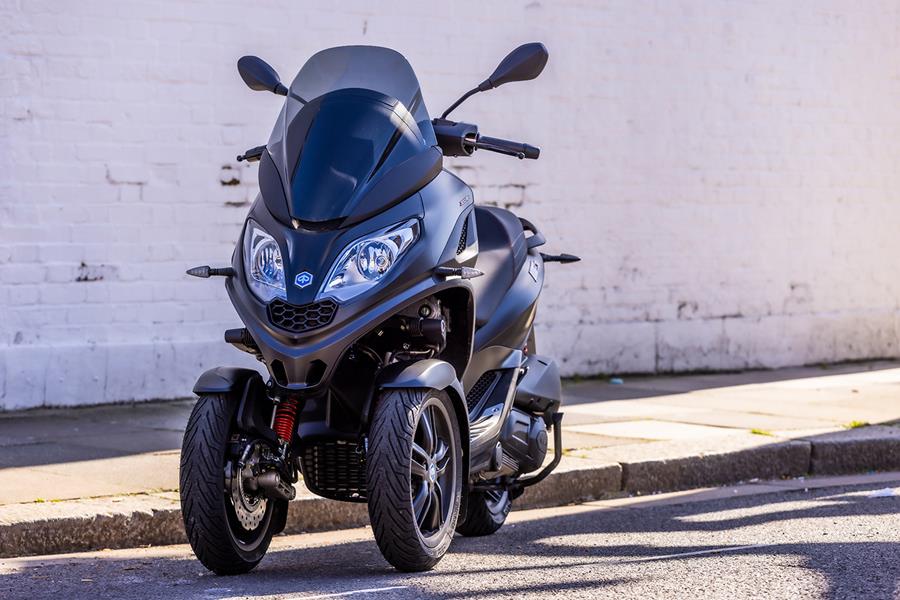 Piaggio MP3 300 Sport front