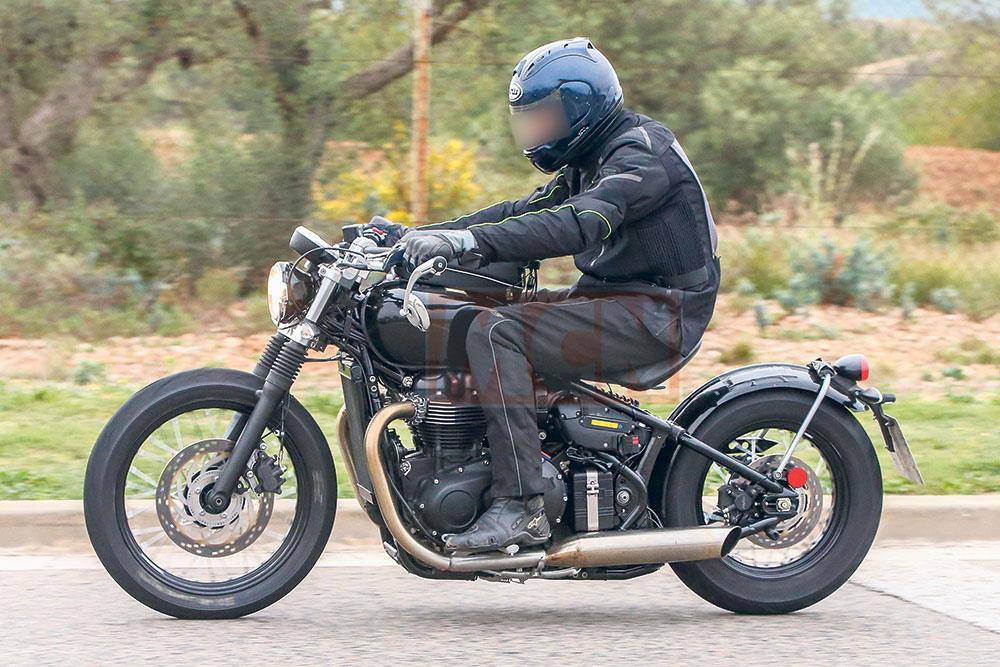 Triumph Bonneville Bobber Black