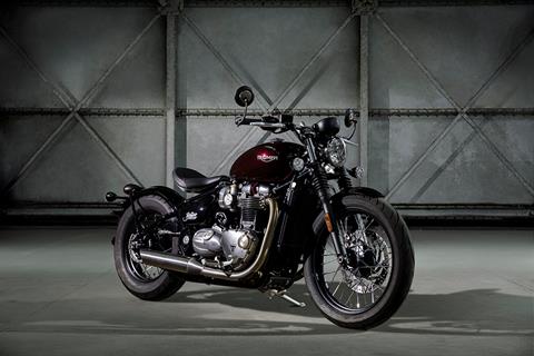 Triumph reveal stunning Bonneville Bobber for 2017