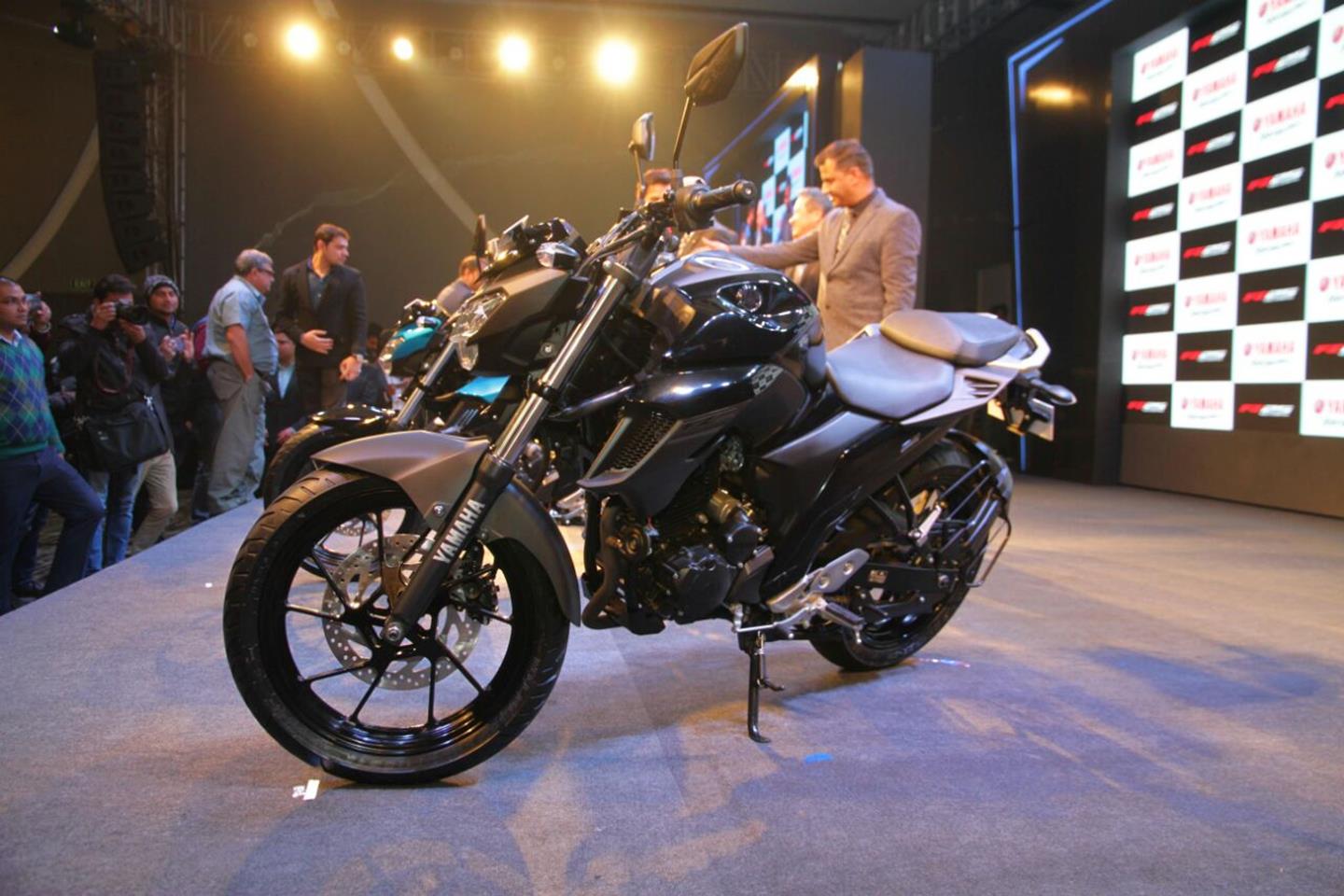 Yamaha fz25 on on sale road price