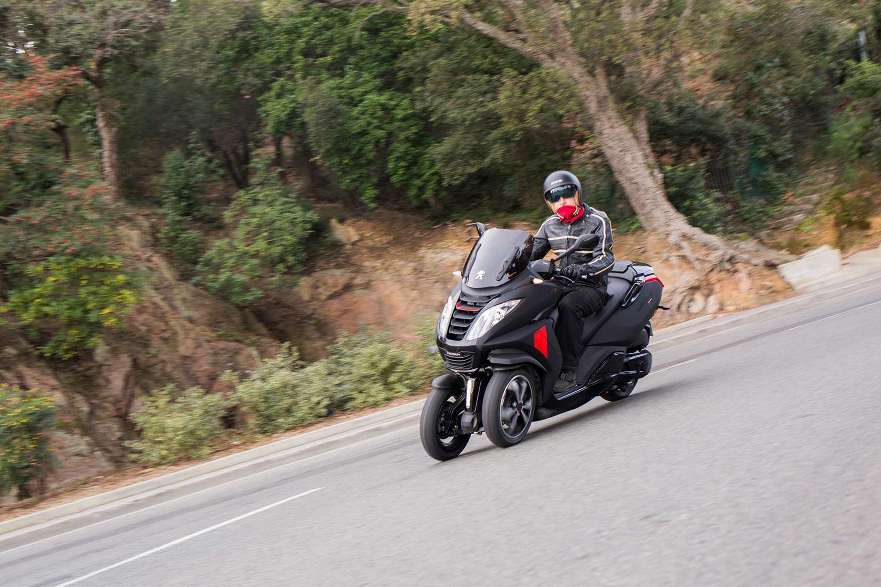 Is the Peugeot Metropolis RX-R 400i 