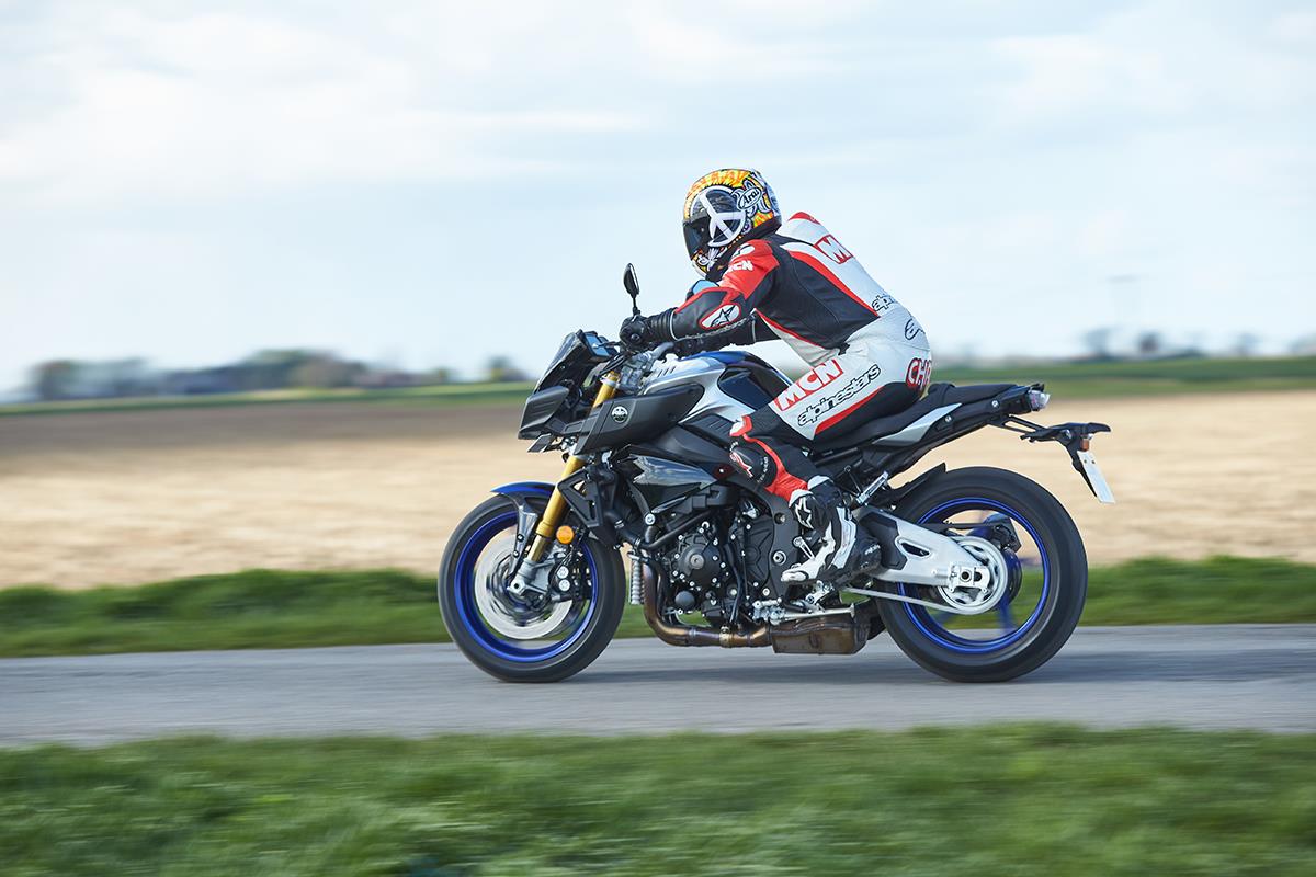 Yamaha MT-10SP vs KTM 1290 Super Duke R 