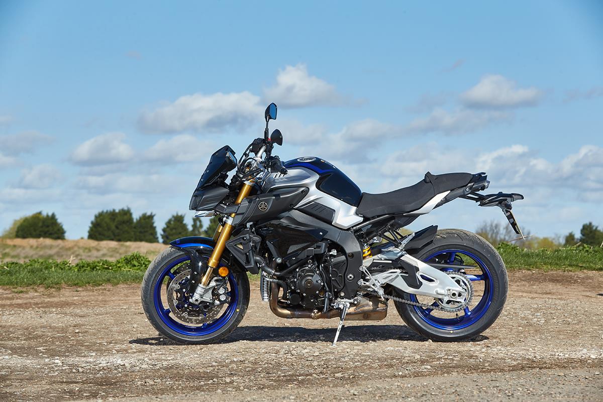Yamaha MT-10SP vs KTM 1290 Super Duke R 
