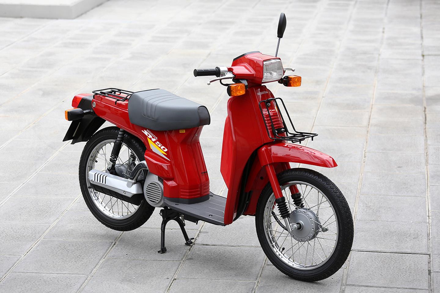 ISOTTA: HONDA スクーター SH (old) - ウインドシールド - ワイド Spare parts and accessories for Honda SH 50 FIFTY | Louis   ️