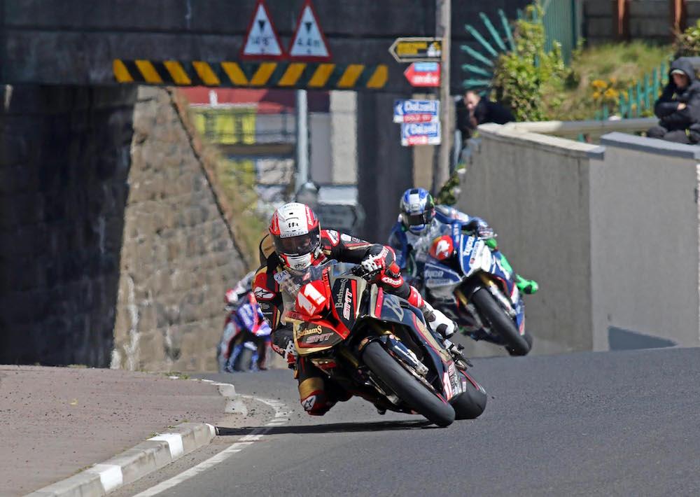 NW200: Rutter pips Seeley in Superstock practice