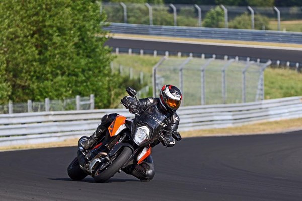 MCN users show us their knee down pics