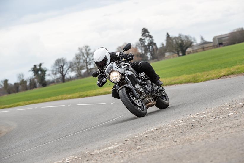 Riding the Suzuki SV650X in early spring time