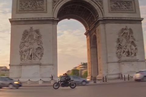 Mission Impossible: Tom Cruise bike chase around Arc de Triomphe