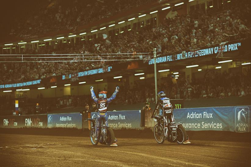 Bartosz Zmarzlik (left) enjoying the crowd  alongside Tai Woffinden (photo credit: SpeedwayGP)