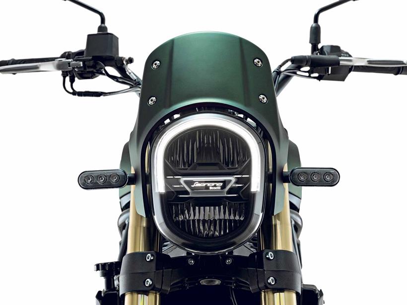 Benelli Leoncino 800 headlight