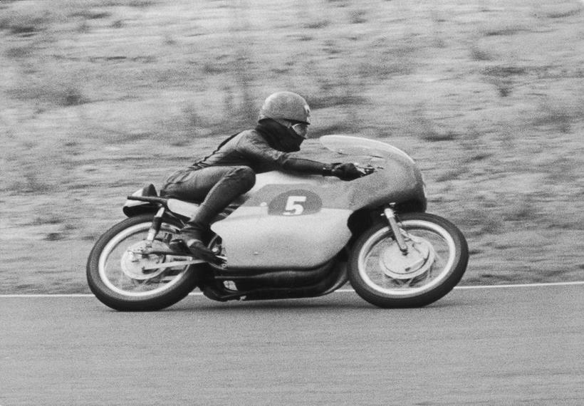 Hugh Anderson MBE on track at the 1963 Japanese 250 GP