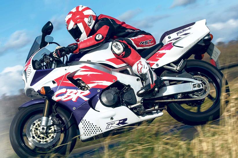 MCN's Bruce Dunn rides the Honda CBR900RR FireBlade