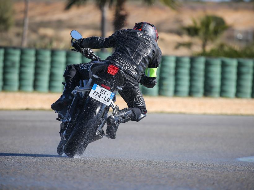 How to brake in the rain on a motorcycle