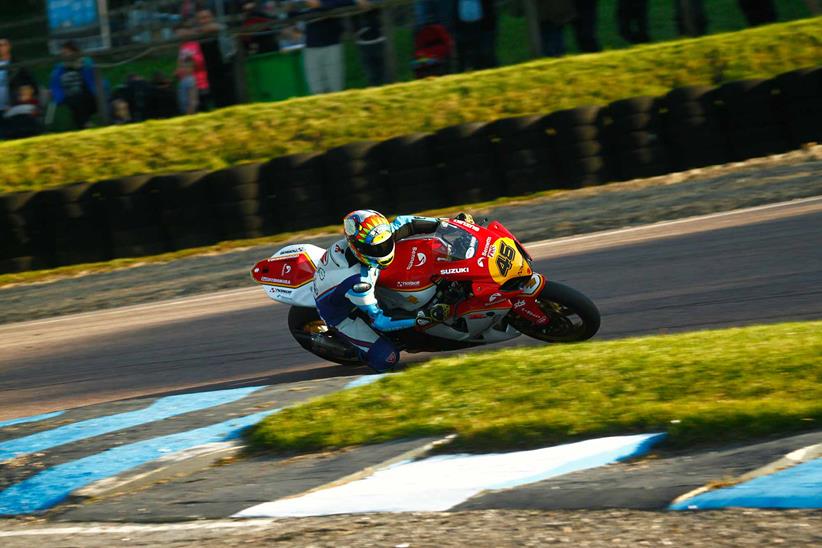 Knee down on the Suzuki GSX-R1000