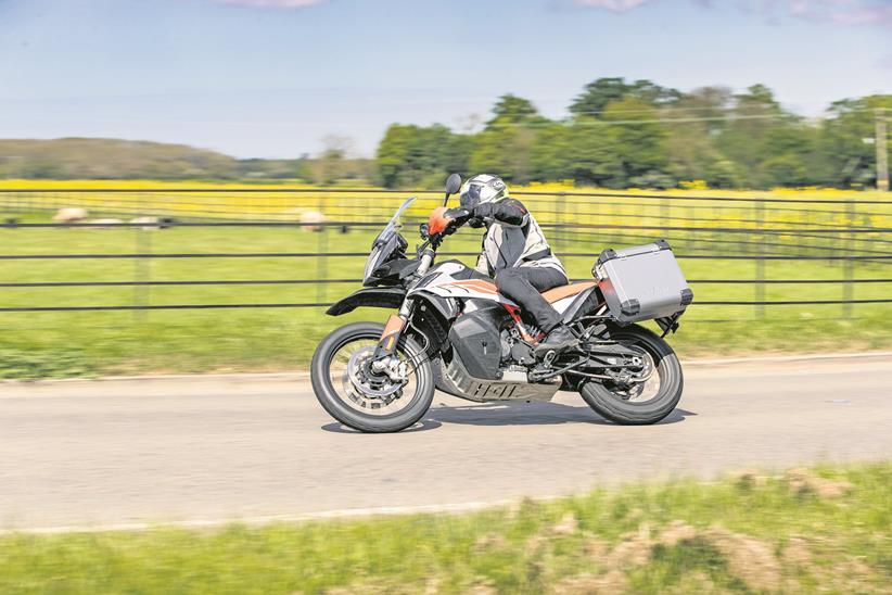 How does the KTM 790 Adventure R corner?