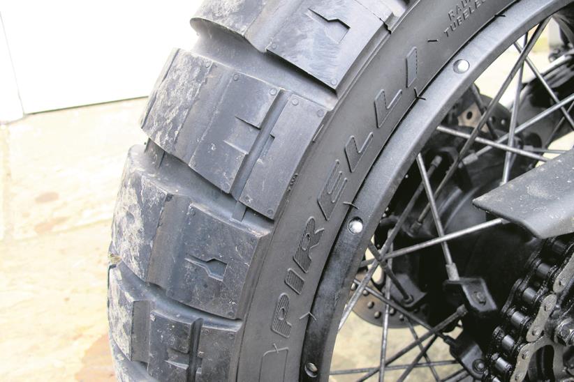 Rubber from Pirelli on the Triumph Scrambler 1200XE