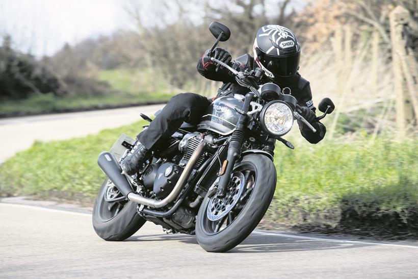 Cornering on the Triumph Speed Twin