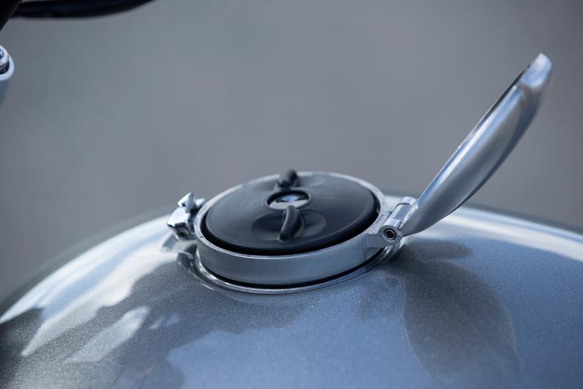 Flip top fuel cap for the Triumph Speed Twin