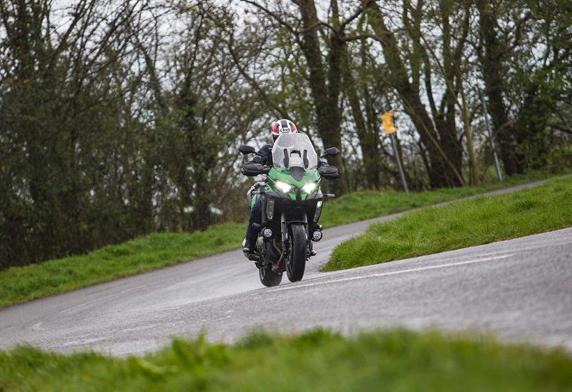 A front view of the Kawasaki Versys 1000 SE