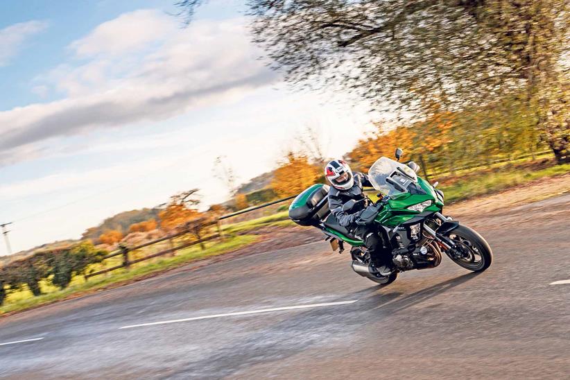 Cornering on the Kawasaki Versys 1000 SE complete with top box