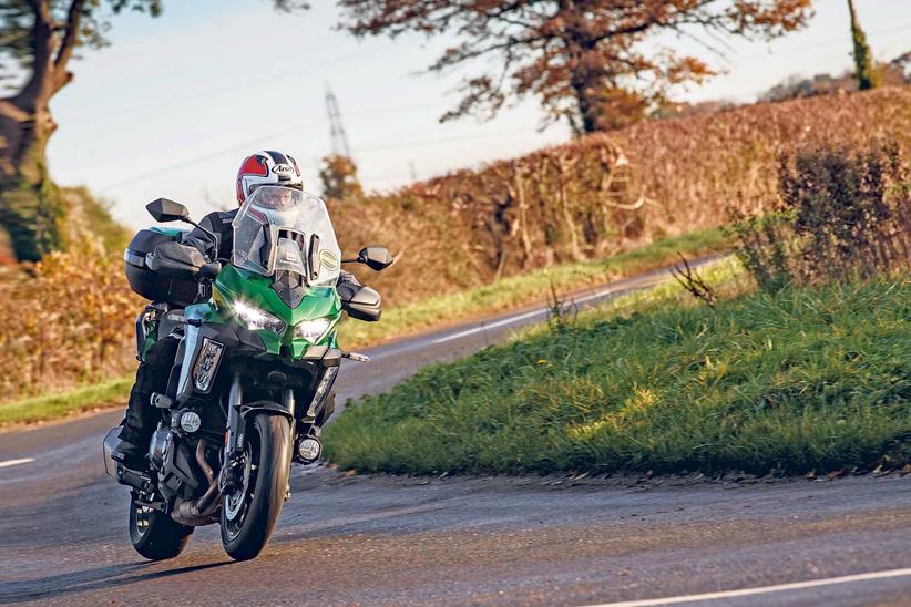 Winter cornering on the Kawasaki Versys 1000 SE