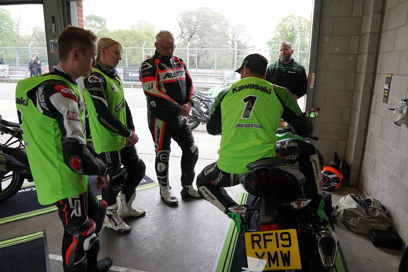 Leon Haslam offers instruction on body position