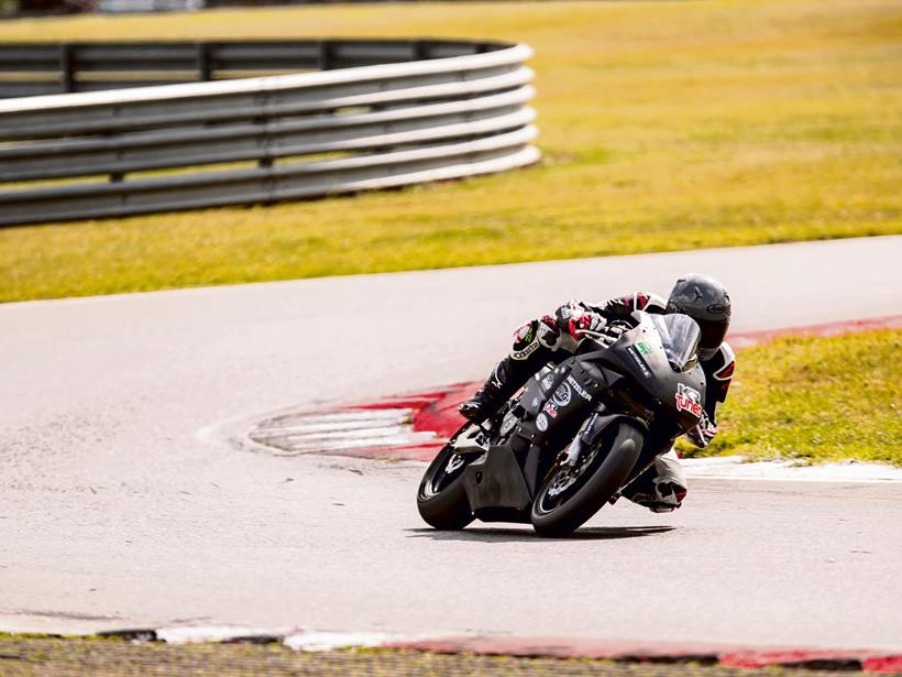 Honda CBR600RR on slicks at Snetterton