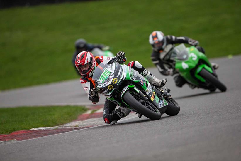 Knee down on the Kawasaki Ninja 400