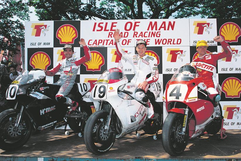 Steve Hislop won the 1992 Senior TT, followed by Robert Dunlop and Carl Fogarty