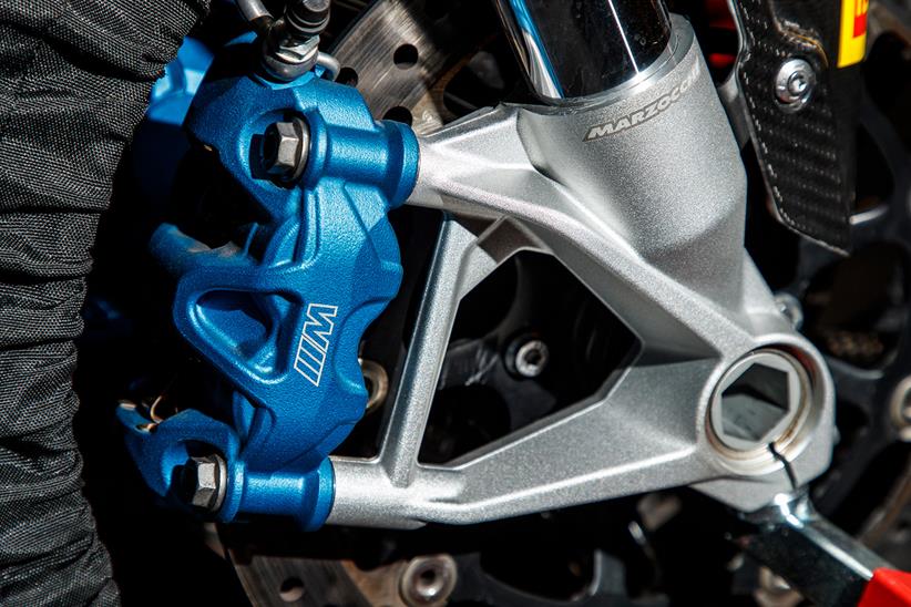 The BMW M1000RR has a solid braking set-up