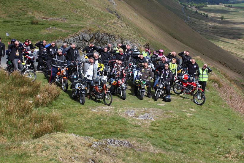 Northern Ningers have their own salute