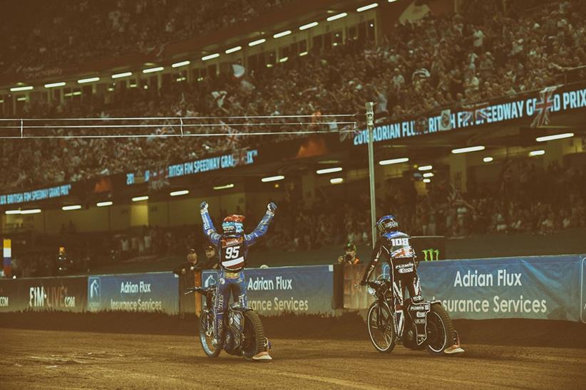 Bartosz Zmarzlik (left) enjoying the crowd  alongside Tai Woffinden (photo credit: SpeedwayGP)