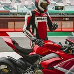 Order a Ducati Panigale V4, V4S or V4S Corse - get a set of free branded leathers!