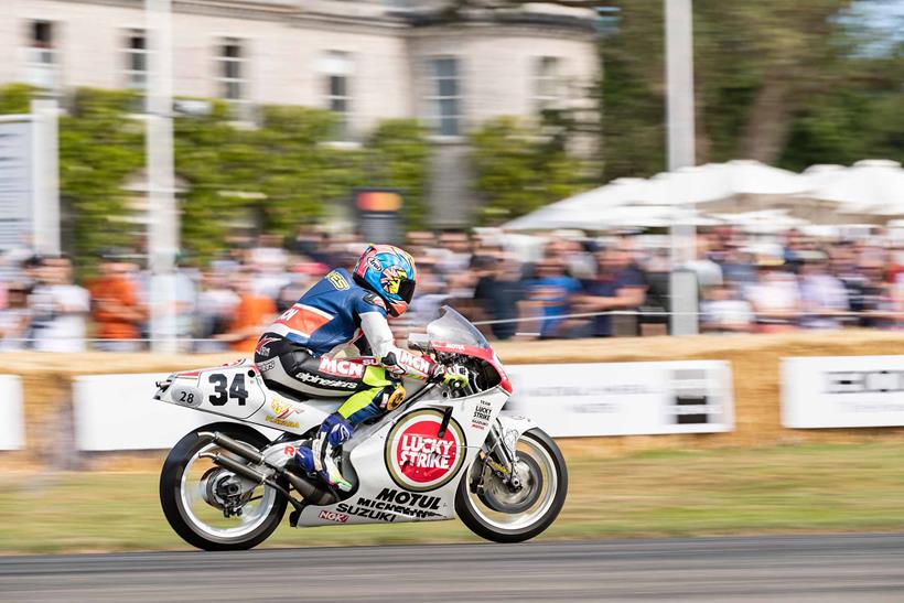 Riding Kevin Schwantz's Suzuki RGV500 at Goodwood