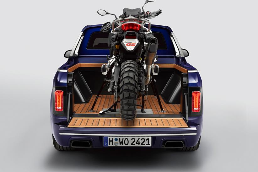 Rear view of the F 850 GS Sport on the back of the BMW X7 pickup