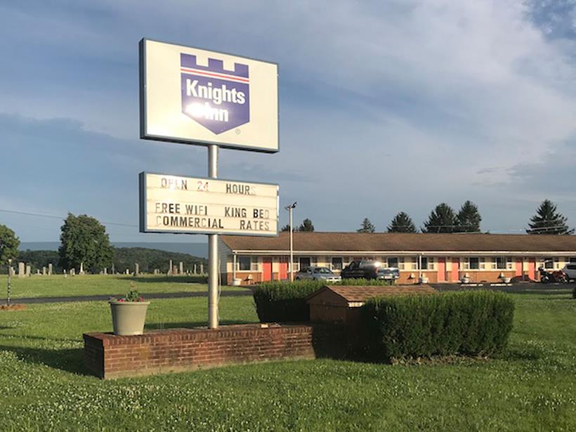 Simon stopped at a roadside motel for an evening