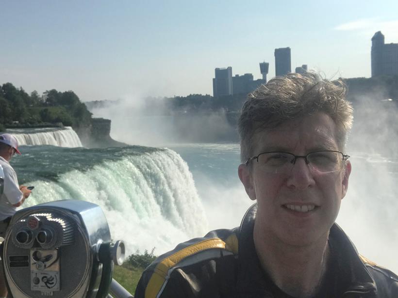 No pictures of the US border for obvious reasons, but here's proof Simon was in Canada - briefly - and visited Niagra Falls... 