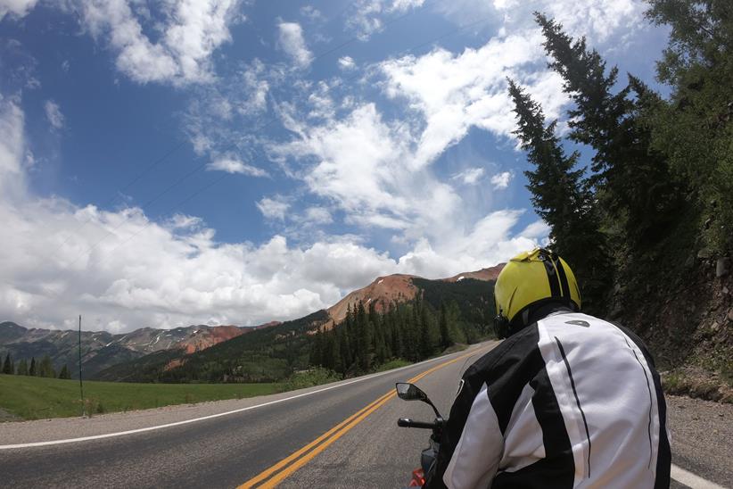 Simon leaning over tackling one of the curves on the Million Dollar Highway on his Kawasaki Z1000SX