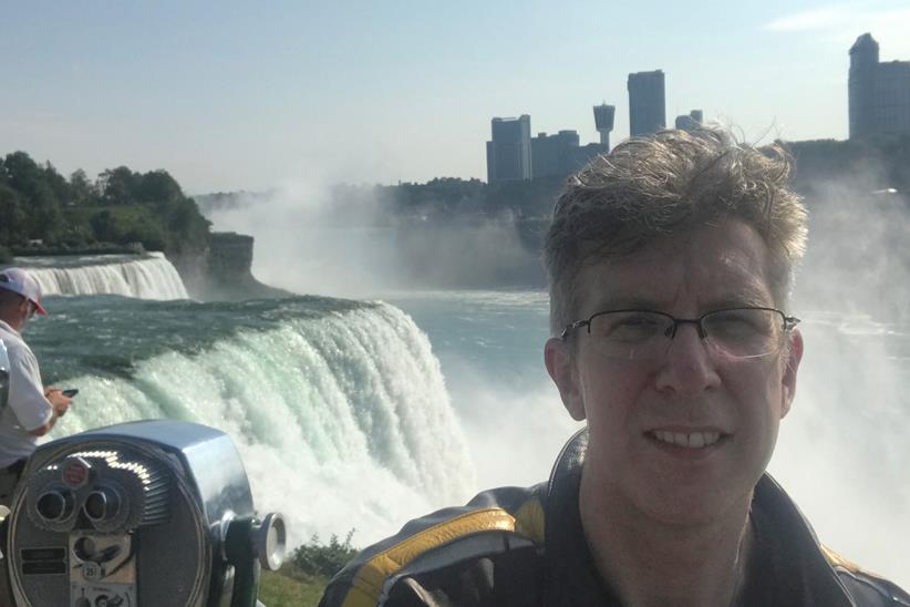 No pictures of the US border for obvious reasons, but here's proof Simon was in Canada - briefly - and visited Niagra Falls... 