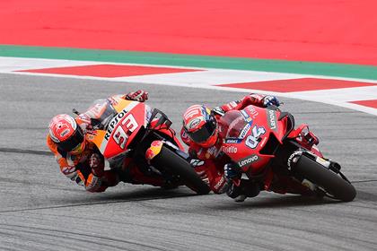 Dovizioso holds of a determined Marquez in Austria