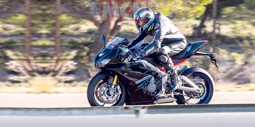 Triumph Daytona 765 spied!