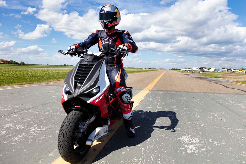 Andrea Dovizioso riding the Italjet Dragster