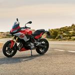 BMW launch pair of 900cc twins - meet the F900XR an F900R