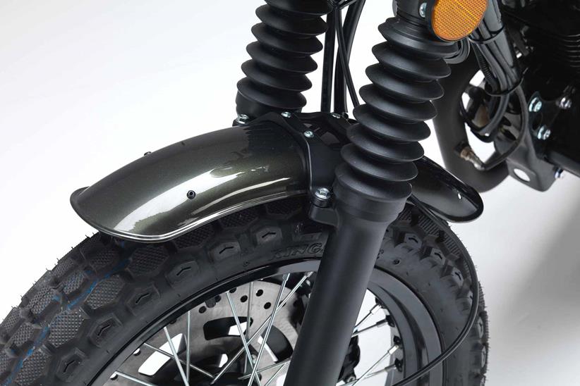 Conventional forks feature on the Bullit Bluroc 125