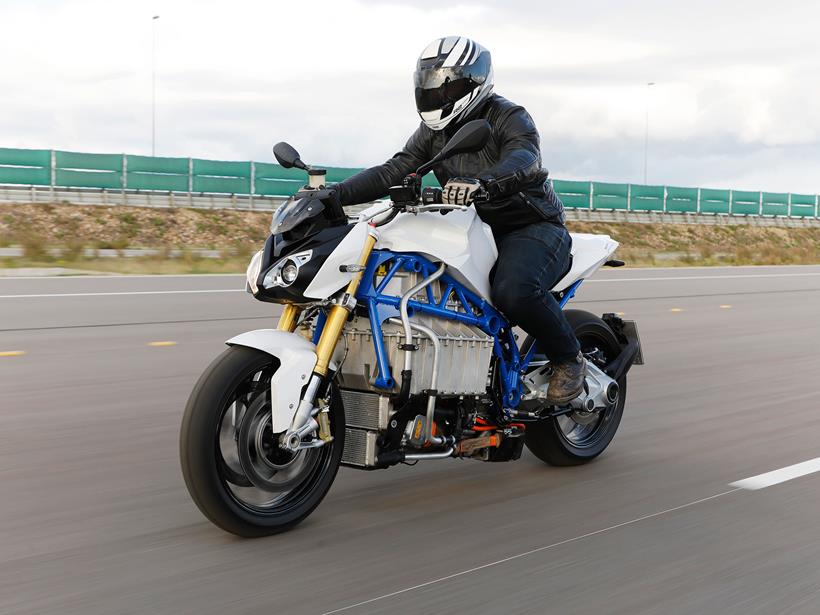 BMW E-Power Roadster riding